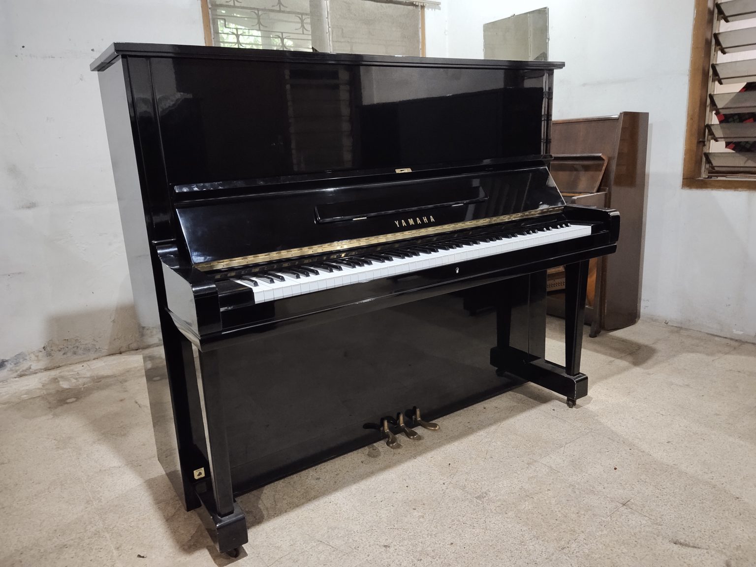 PIANO YAMAHA U3 NIPPON GAKKI HITAM Hasan Piano Jakarta