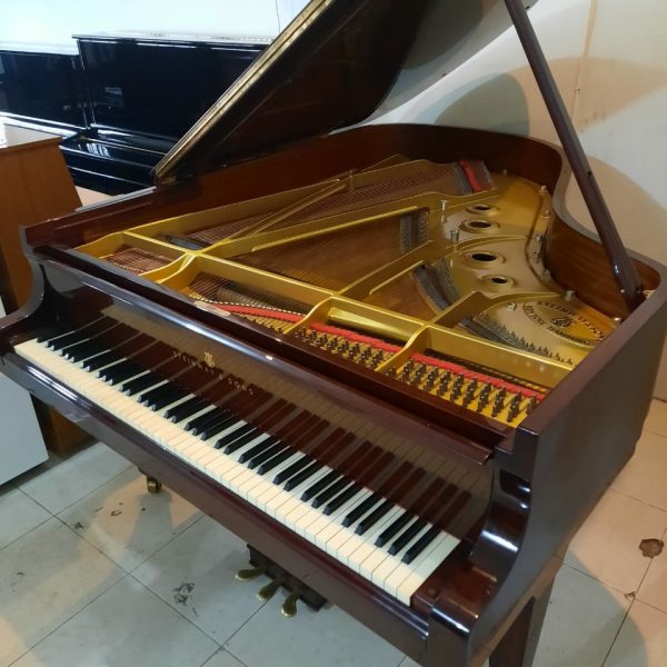 STEINWAY & SONS TIPE A