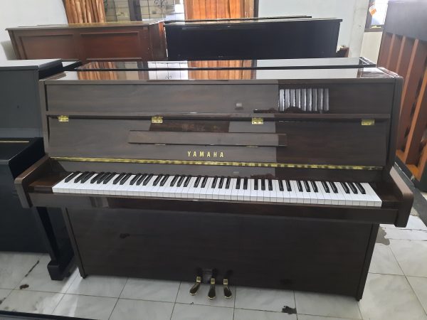 Piano Yamaha JU-109 PW Cokelat